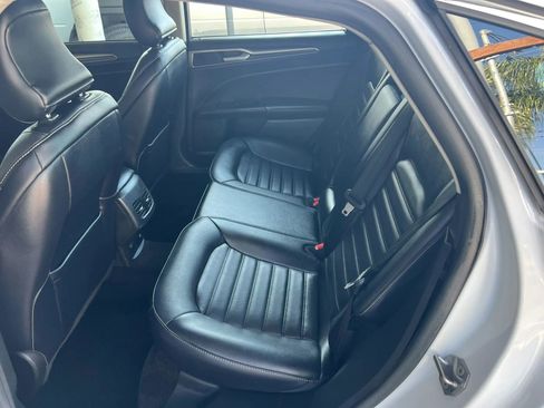 Used 2018 Ford Fusion SE w/ Equipment Group 602A FWD image 10
