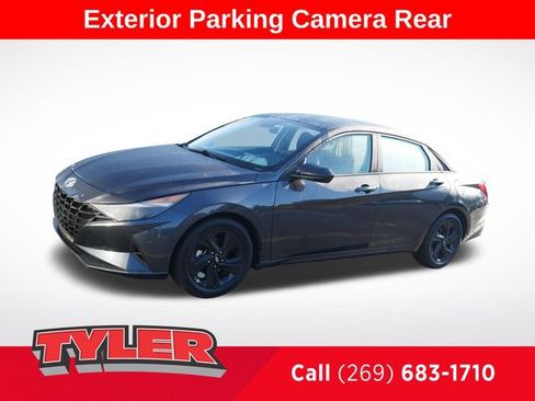 Used 2022 Hyundai Elantra SEL FWD image 3