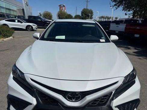 Used 2023 Toyota Camry SE FWD image 5