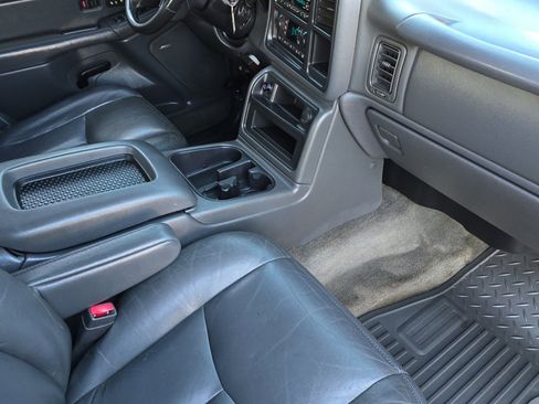 Used 2004 Chevrolet Silverado 3500 LT w/ Heavy-Duty Power Package image 12