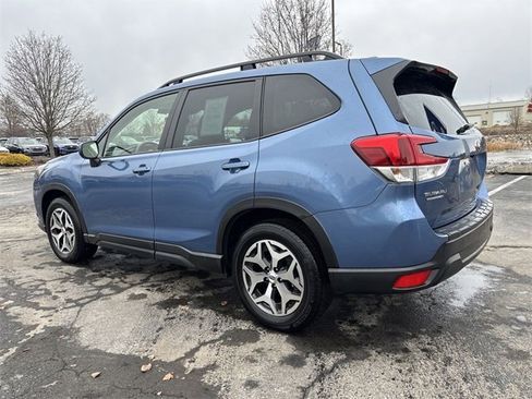 Used 2023 Subaru Forester Premium image 8