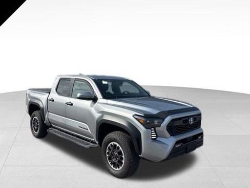Used 2025 Toyota Tacoma TRD Off-Road w/ TRD Off Road Upgrade Package AWD/4WD image 1
