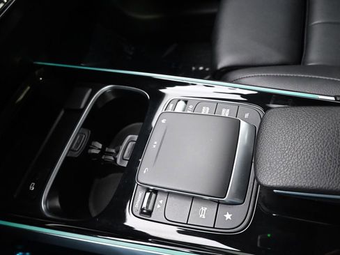 Used 2021 Mercedes-Benz GLB 250 4MATIC image 31