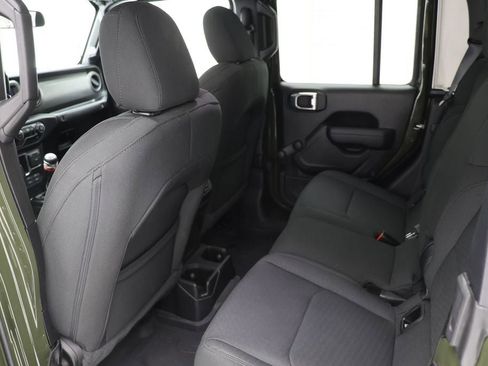 Used 2023 Jeep Gladiator Sport image 12