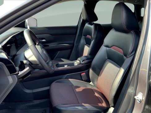 New 2025 Nissan Kicks SR image 10