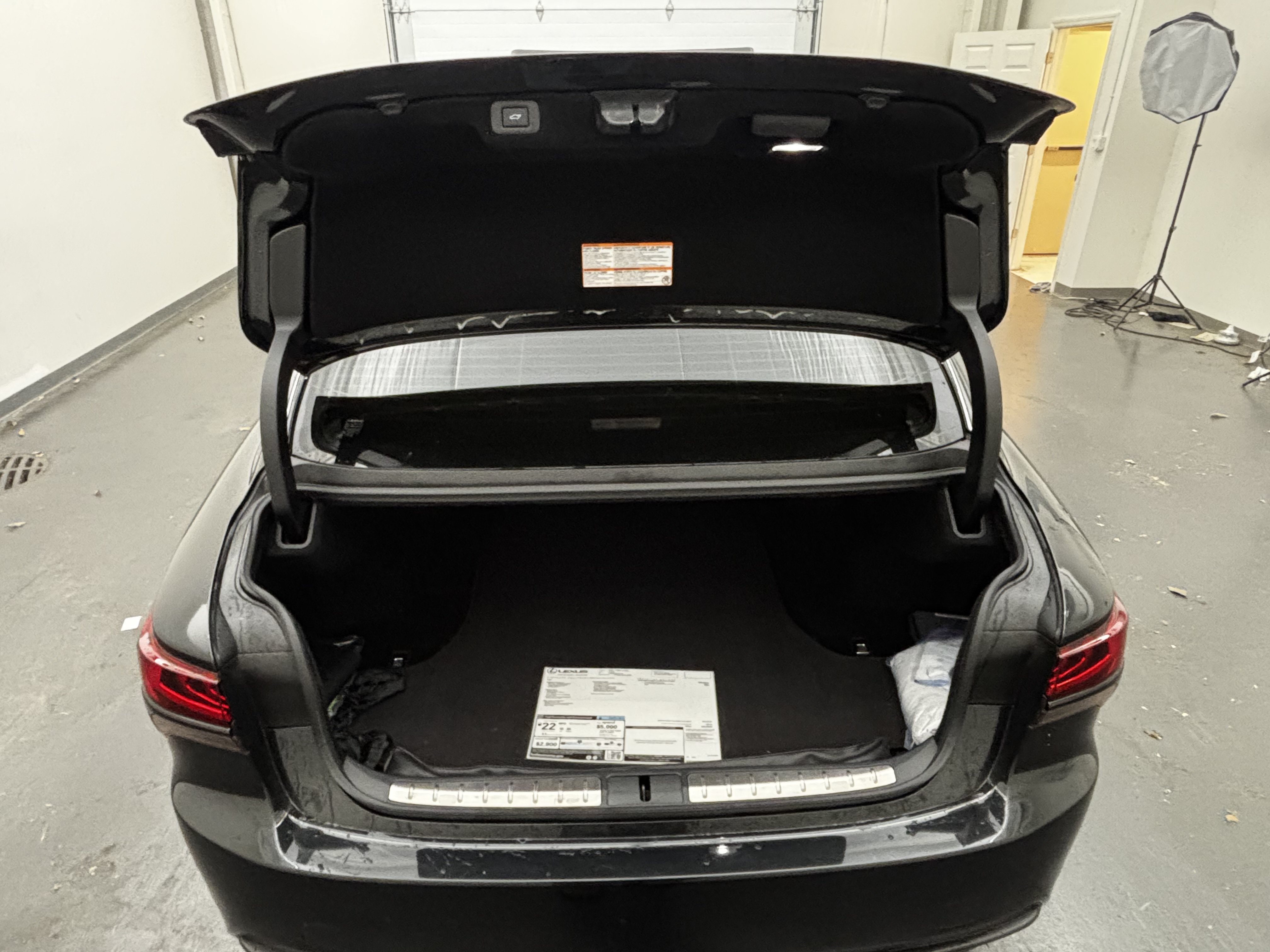Used 2025 Lexus LS 500 w/ Accessory Package (Z1) RWD image 7