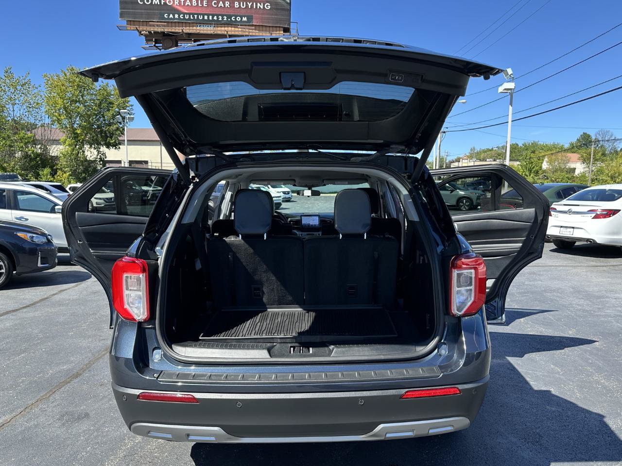 Used 2022 Ford Explorer XLT w/ Equipment Group 202A AWD/4WD image 34