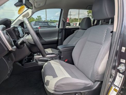 Used 2021 Toyota Tacoma SR5 RWD image 15