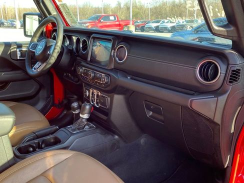 Used 2023 Jeep Wrangler Unlimited Sahara image 32