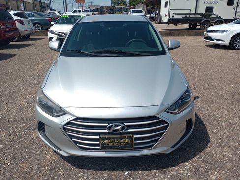 Used 2018 Hyundai Elantra SE FWD image 2