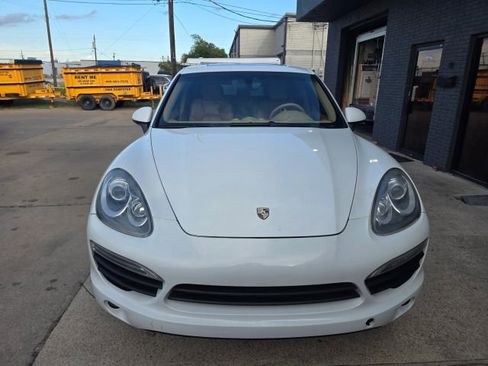Used 2014 Porsche Cayenne S image 1