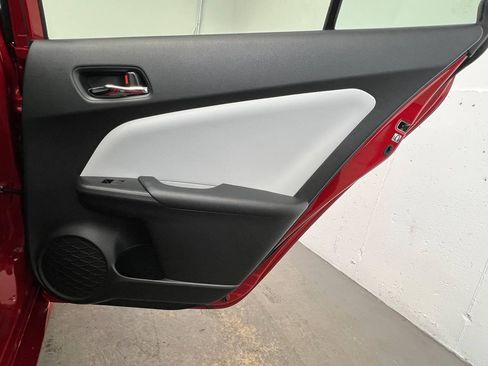 Used 2019 Toyota Prius LE FWD image 13