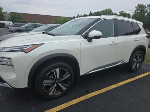 Certified 2023 Nissan Rogue Platinum AWD/4WD image 2