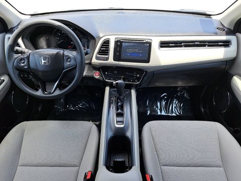 Used 2018 Honda HR-V EX image 9