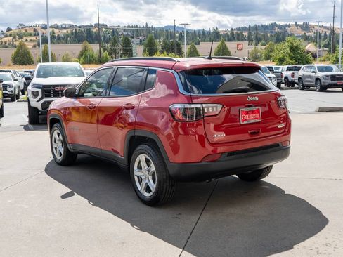 Used 2023 Jeep Compass Latitude w/ Sun and Sound Group AWD/4WD image 5