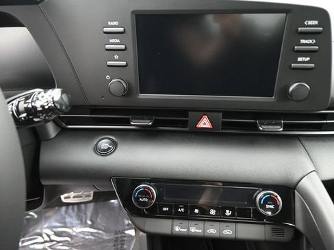 Used 2025 Hyundai Elantra Sport FWD image 20