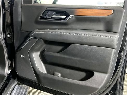 Used 2025 GMC Yukon Denali w/ Denali Reserve Package RWD image 19