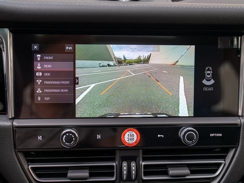 Certified 2026 Porsche Macan AWD/4WD image 18