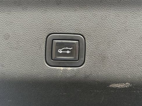 Used 2021 Chevrolet Tahoe RST w/ Luxury Package RWD image 16