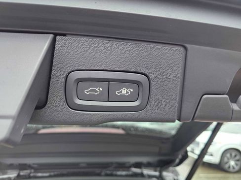 New 2025 Volvo XC60 B5 Core w/ Protection Package Premier image 18