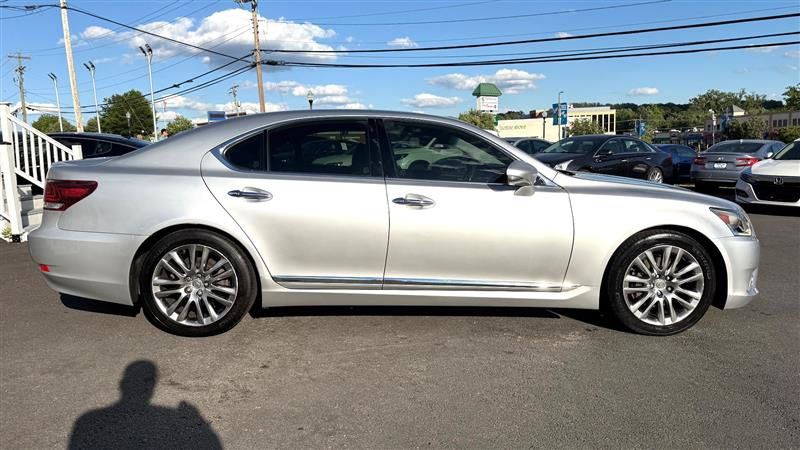 Used 2013 Lexus LS 460 w/ Comfort Pkg RWD image 6