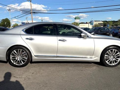 Used 2013 Lexus LS 460 w/ Comfort Pkg RWD image 6