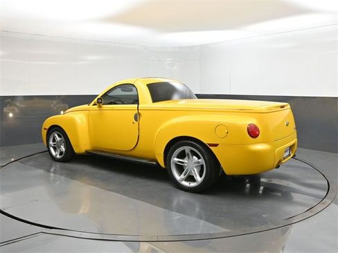 Used 2005 Chevrolet SSR w/ Preferred Equipment Group image 5