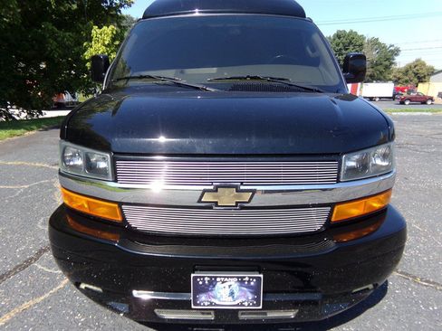 Used 2022 Chevrolet Express 2500 Extended RWD image 3
