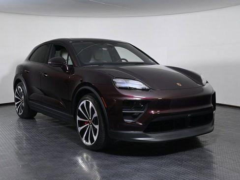 Certified 2025 Porsche Macan 4S Electric image 9