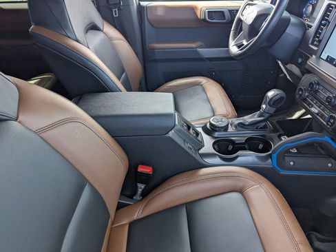 Certified 2023 Ford Bronco Outer Banks w/ Sasquatch Package image 11