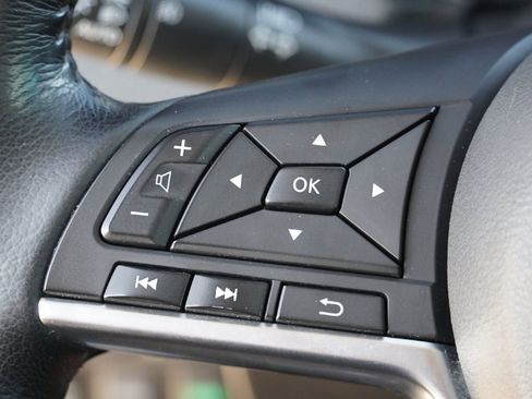 Used 2018 Nissan Rogue SL image 17