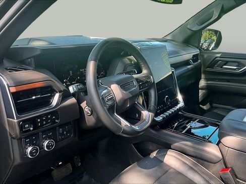 Used 2025 GMC Yukon Denali w/ Sun & Power Step Package AWD/4WD image 18