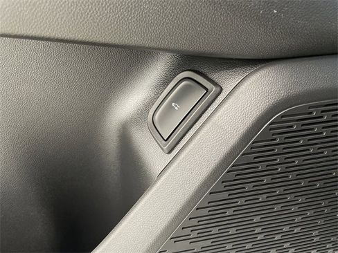 New 2026 Chevrolet Equinox LT w/ Convenience Package II image 24