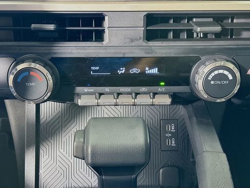 Certified 2025 Toyota Tacoma SR5 AWD/4WD image 15
