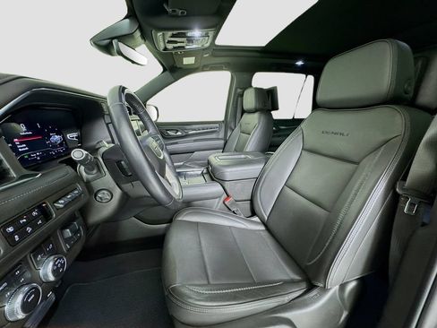 Used 2023 GMC Yukon Denali w/ Advanced Technology Package AWD/4WD image 11