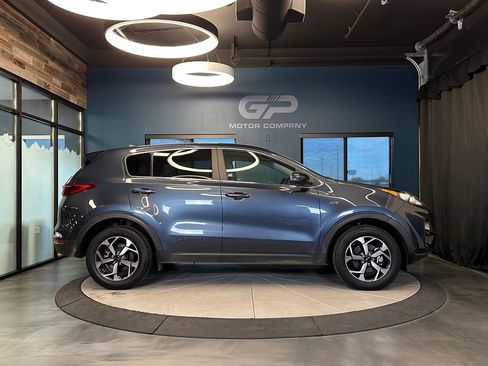 Used 2022 Kia Sportage LX image 2