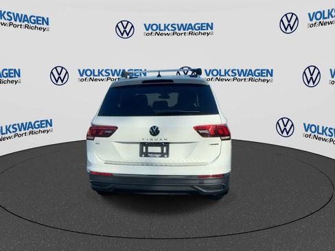 Used 2024 Volkswagen Tiguan SE AWD/4WD image 7
