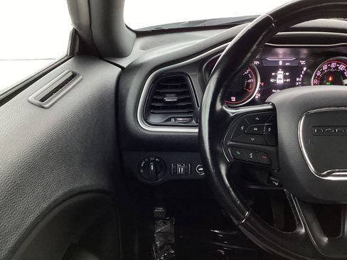 Used 2019 Dodge Challenger SXT RWD image 27
