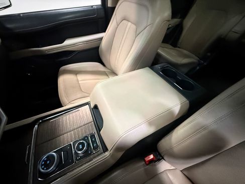Used 2023 Ford Expedition Limited image 88