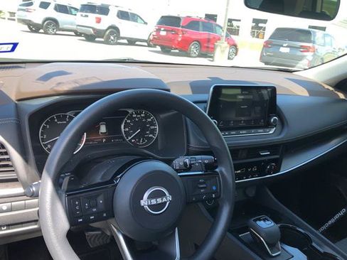 Used 2023 Nissan Rogue SV FWD image 9