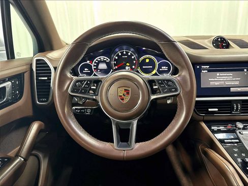 Used 2023 Porsche Cayenne AWD/4WD image 17