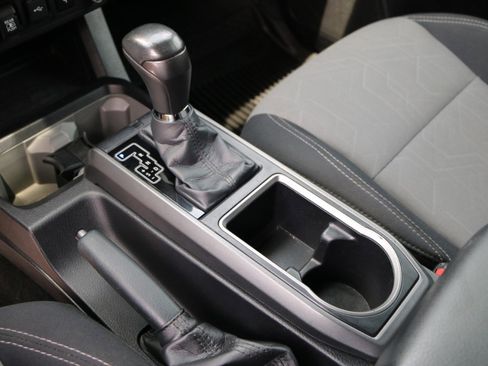 Used 2021 Toyota Tacoma TRD Off-Road w/ Technology Package AWD/4WD image 23