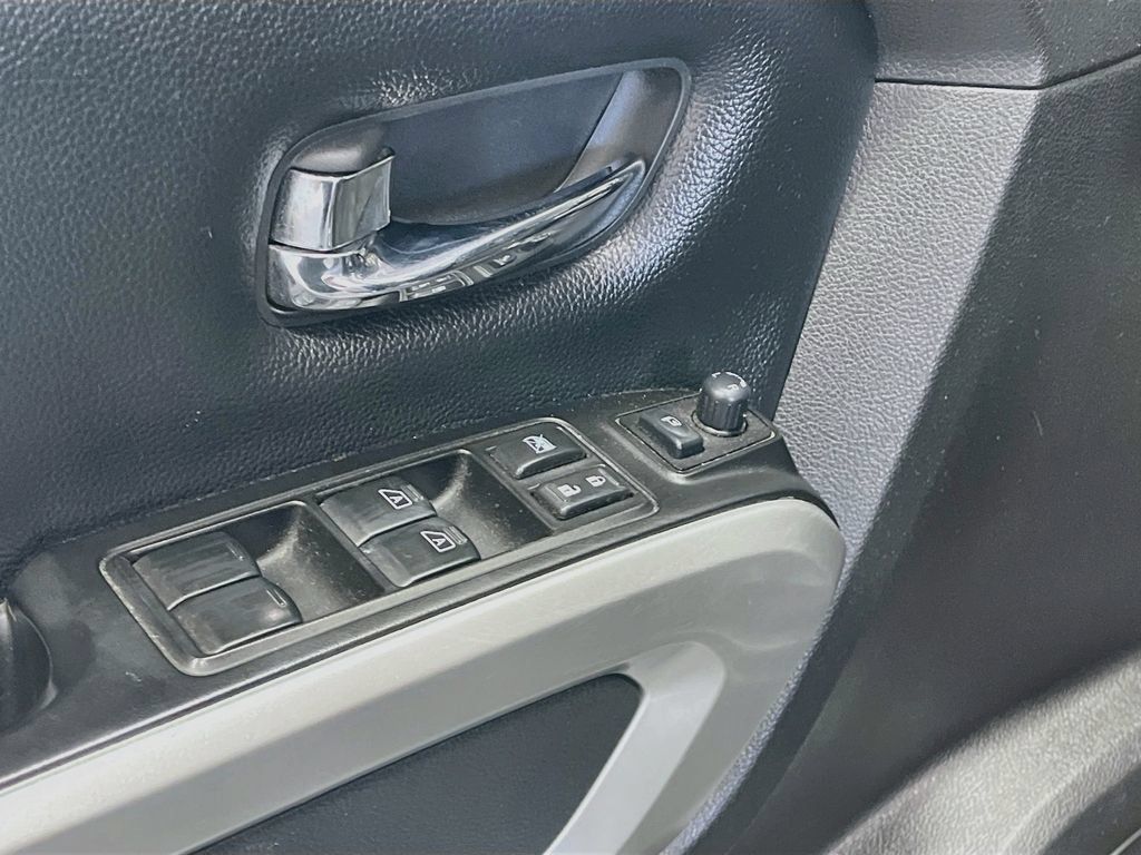 Used 2018 Nissan Titan SL AWD/4WD image 18