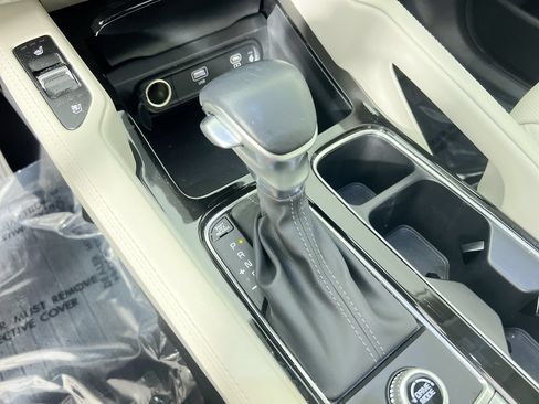 Certified 2024 Kia Telluride EX w/ EX Captain's Chair Package FWD image 22