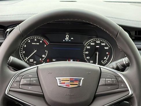 New 2026 Cadillac XT5 Luxury image 15