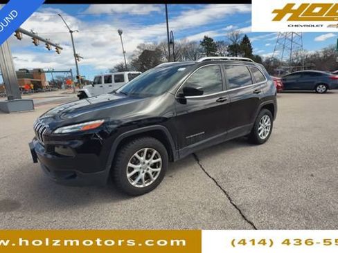 Used 2017 Jeep Cherokee Latitude w/ Cold Weather Group image 4