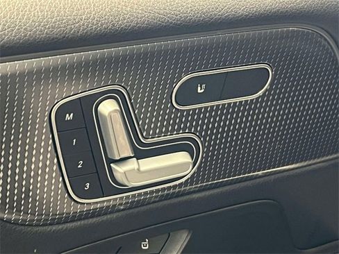 Certified 2021 Mercedes-Benz GLB 250 4MATIC image 17