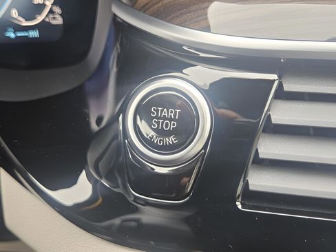 Used 2023 BMW 530e 530e iPerformance w/ Premium Package image 19