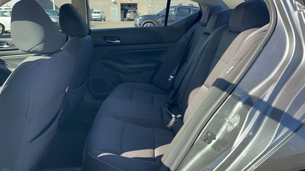 Used 2020 Nissan Altima 2.5 S AWD/4WD image 13