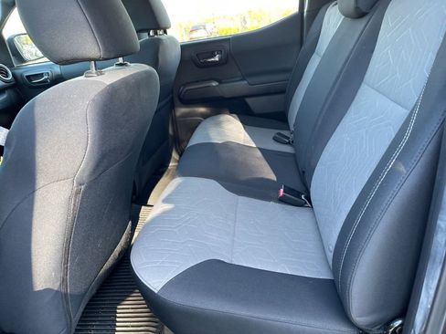 Used 2022 Toyota Tacoma TRD Sport image 8